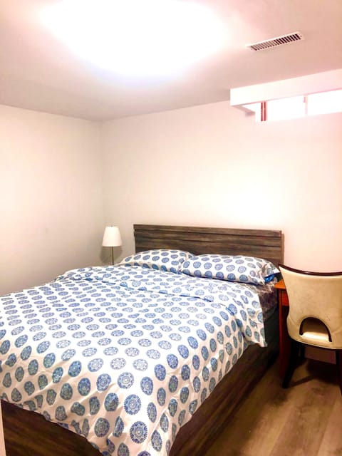 Single Room | Desk, laptop workspace, free WiFi, bed sheets