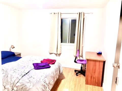 Single Room | Desk, laptop workspace, free WiFi, bed sheets