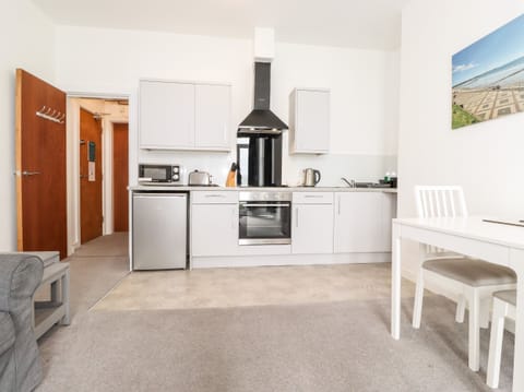 Cookware/dishes/utensils