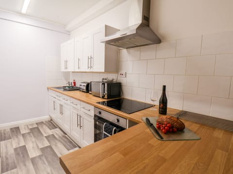 Cookware/dishes/utensils