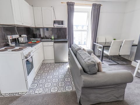 Cottage | Private kitchen | Cookware/dishes/utensils