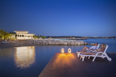 Poolside bar