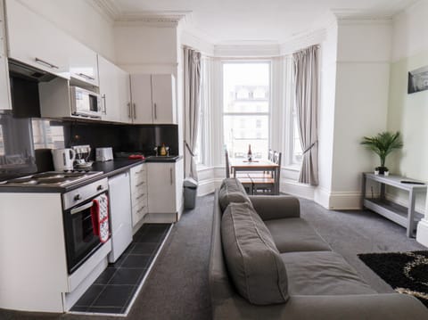 Cookware/dishes/utensils