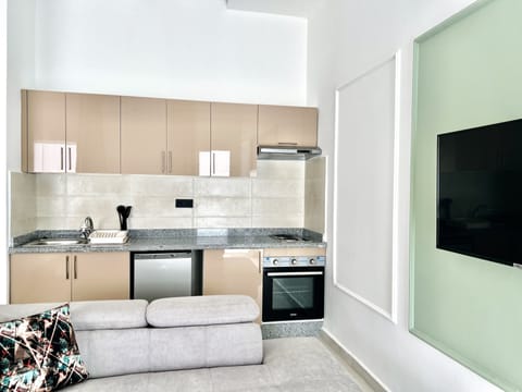 Deluxe Loft | Private kitchen | Mini-fridge, oven, electric kettle, freezer