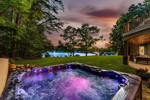 House, Multiple Beds (Sunset on Ballycastle) | Outdoor spa tub