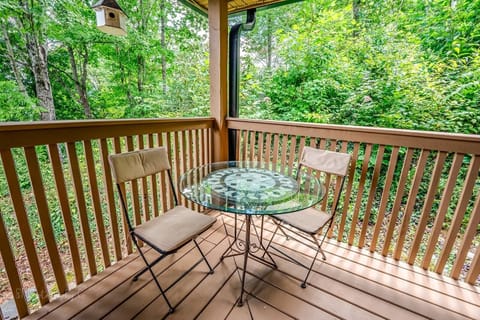 Cabin, 5 Bedrooms | Outdoor dining