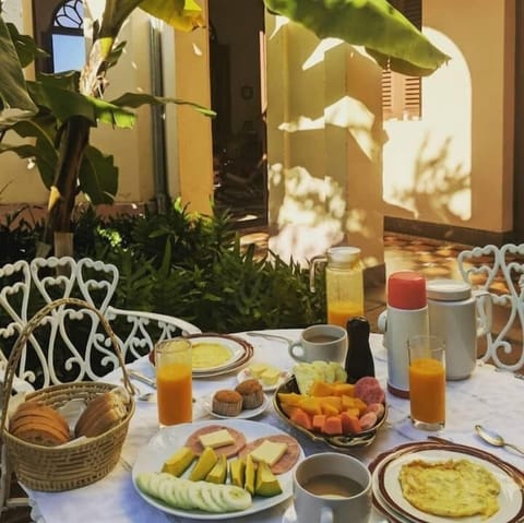 Daily continental breakfast (EUR 6 per person)