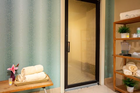 Couples treatment rooms, spa tub, steam room, body treatments