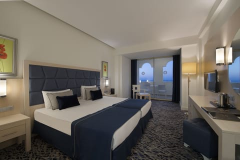 Superior Room Sea Side Room | Free minibar, in-room safe, desk, soundproofing