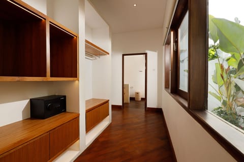 3 Bedroom Pool Villa | Bathroom | Free toiletries, hair dryer, towels, soap