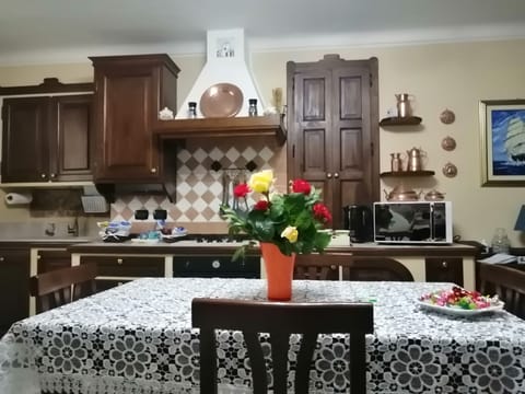 House, 2 Bedrooms, Smoking, Balcony | Private kitchen