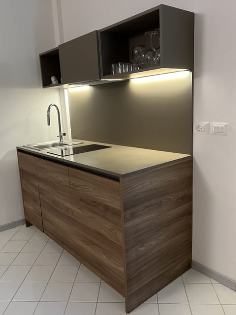 Classic Suite | Private kitchen | Mini-fridge, oven, stovetop, dishwasher