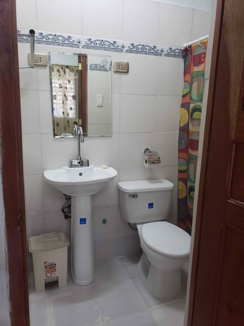 Superior Double Room | Bathroom | Shower, rainfall showerhead, towels, shampoo