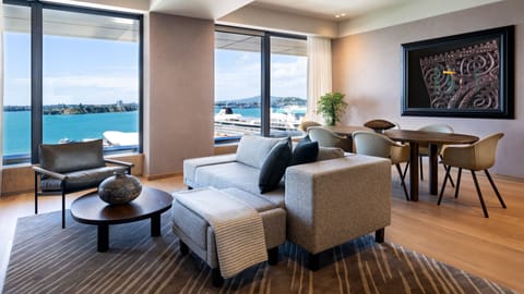 Club Suite, 1 Bedroom, Club Lounge Access, Harbor View | Hypo-allergenic bedding, minibar, in-room safe, individually furnished