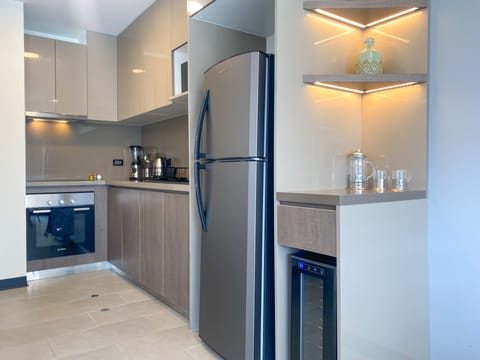 Elite Apartment | Private kitchen | Fridge, microwave, oven, blender