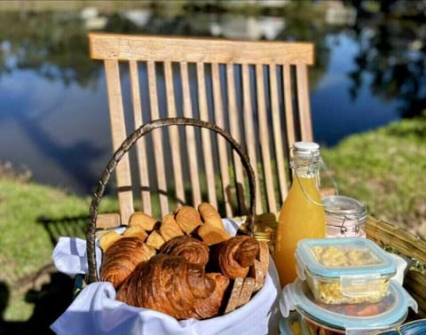 Daily continental breakfast (USD 12 per person)