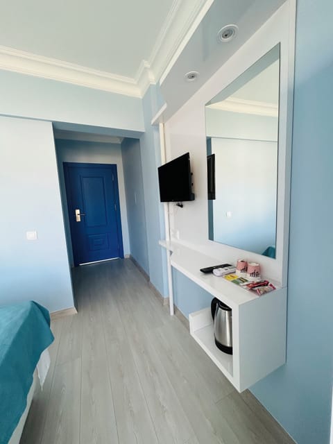 Classic Double Room | In-room safe, laptop workspace, blackout drapes, soundproofing