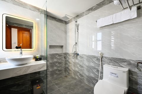 Superior Room | Bathroom | Shower, rainfall showerhead, hair dryer, bathrobes