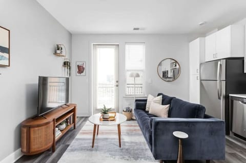 Smart TV, Netflix, Hulu, streaming services