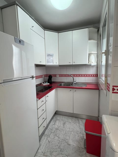 Superior Apartment | Private kitchen | Full-size fridge, microwave, stovetop, electric kettle