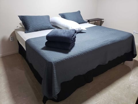 Comfort Room | Iron/ironing board, free WiFi, bed sheets