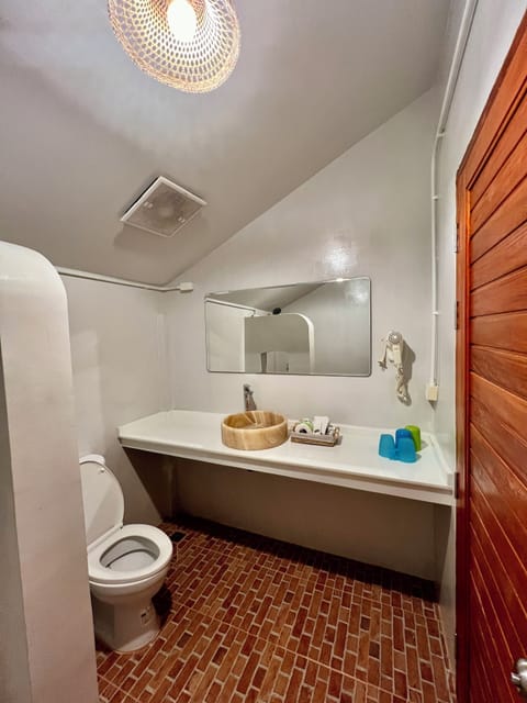 Standard Bungalow, 2 Double Beds | Bathroom | Free toiletries, hair dryer, bidet, towels