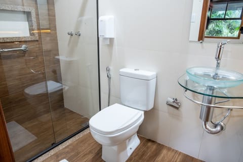 Traditional Chalet | Desk, laptop workspace, travel crib, free WiFi