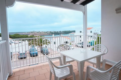 Apartment, 2 Bedrooms, Sea View | Desk, free cribs/infant beds, free WiFi, bed sheets