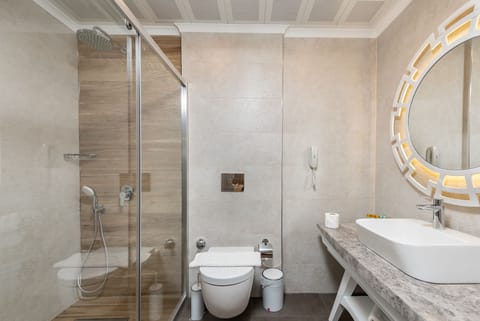 Exclusive Duplex | Bathroom | Shower, rainfall showerhead, free toiletries, hair dryer