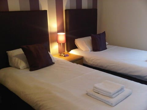 Twin Room | Hypo-allergenic bedding, iron/ironing board, free WiFi, bed sheets