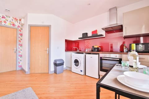 City Studio | Private kitchen | Fridge, oven, stovetop, espresso maker