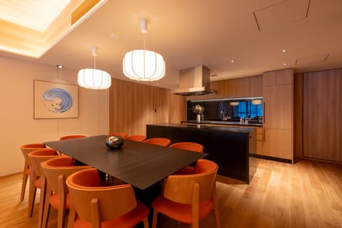 4 Bedroom Residence with Onsen | In-room dining