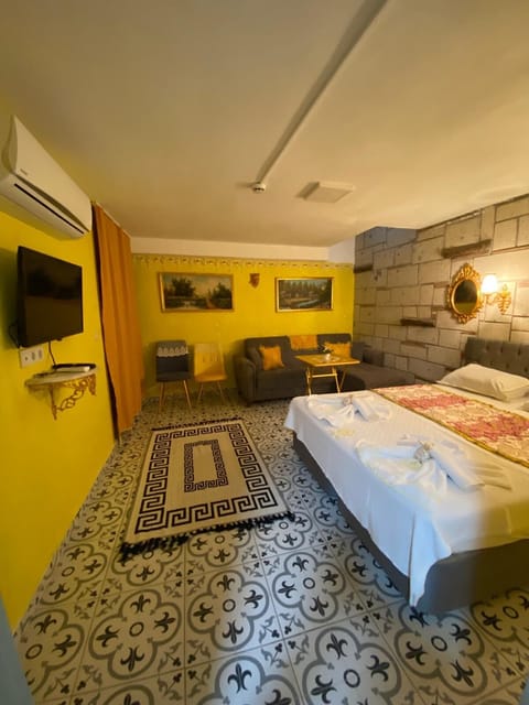 Economy Triple Room, No Windows, Ground Floor | Hypo-allergenic bedding, minibar, in-room safe, soundproofing