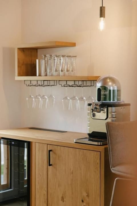 Full-size fridge, microwave, stovetop, dishwasher