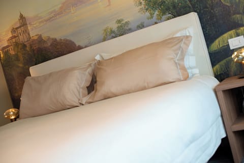 Deluxe Room | Frette Italian sheets, premium bedding, memory foam beds, in-room safe