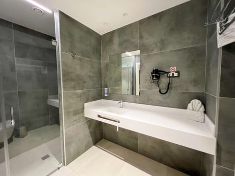 Classic Double Room | Bathroom | Shower, hair dryer, towels, soap