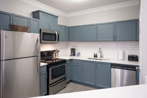 Apartment | Private kitchen | Fridge, microwave, oven, stovetop