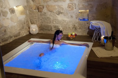 Exclusive Room | Private spa tub