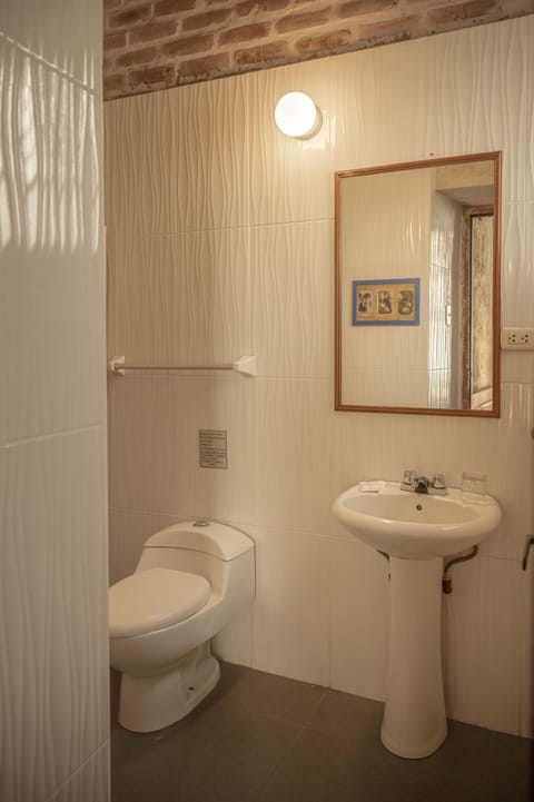 Standard Double Room | Bathroom | Shower, rainfall showerhead, hair dryer, towels