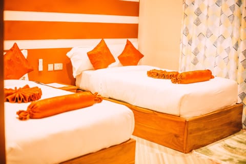 Standard Twin Room | Hypo-allergenic bedding, minibar, desk, free WiFi