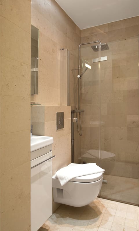 Standard Apartment | Bathroom