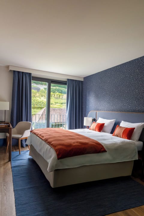 Classic Double Room | In-room safe, desk, laptop workspace, blackout drapes