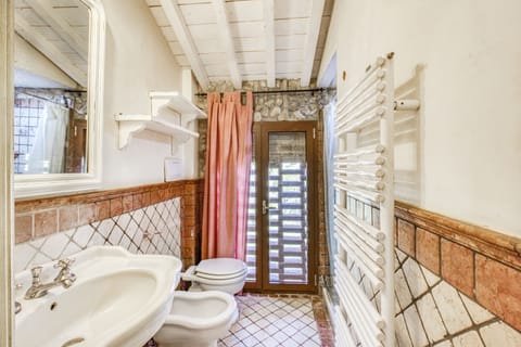 Family House, 3 Bedrooms, 2 Bathrooms, Mountainside (Villa Ademollo with Pool in Chianti) | Bathroom | Shower, hair dryer, bidet, towels