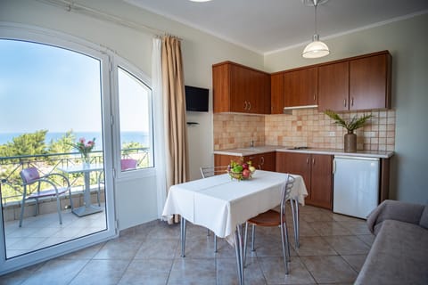 Comfort Apartment | Private kitchen | Fridge, microwave, oven, stovetop