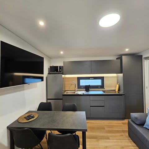 Shining Sea | Private kitchen | Full-size fridge, microwave, stovetop, dishwasher