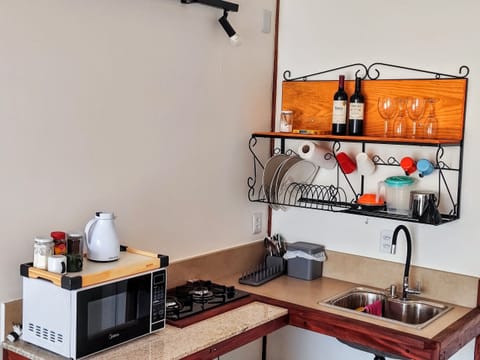 Deluxe Studio | Private kitchen | Mini-fridge, microwave, cookware/dishes/utensils, paper towels