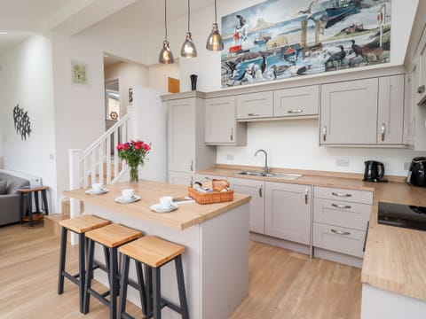 Fridge, dishwasher, electric kettle, toaster