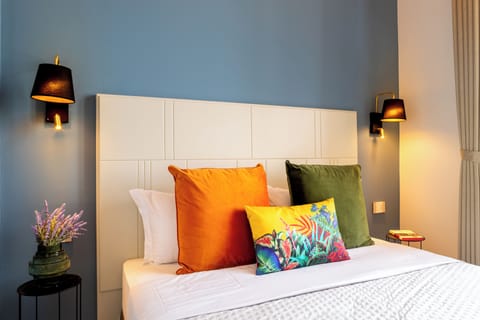 Comfort Room | Hypo-allergenic bedding, free minibar, desk, laptop workspace