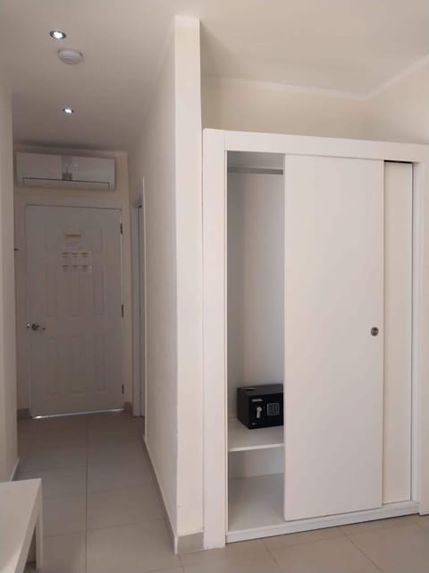 Standard Room, 1 Bedroom | Wardrobe