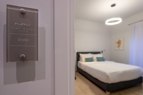 Deluxe Studio | In-room safe, blackout drapes, soundproofing, free WiFi